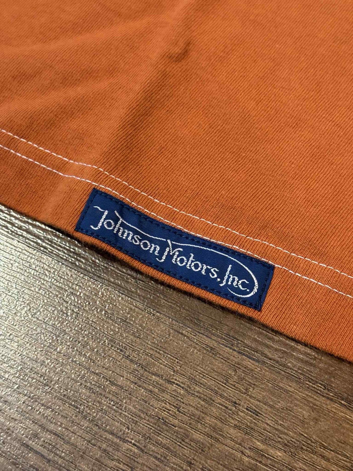 Toys McCoy "Johnson Motors" Cropped Raglan Tee