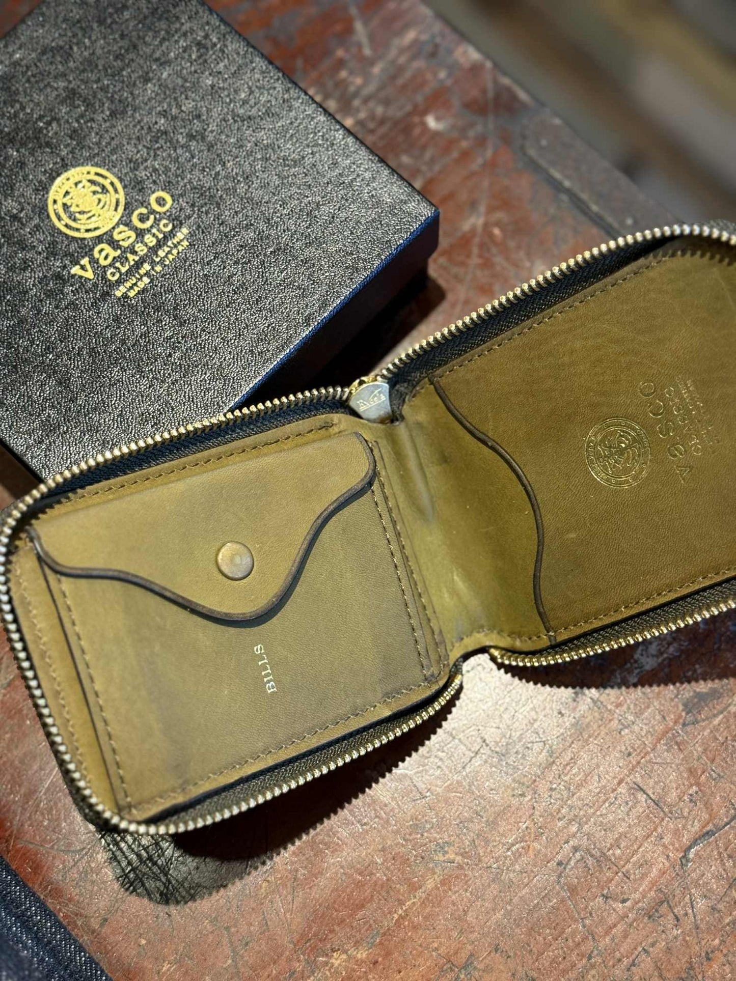 Vasco Leather Naval Round Zip Short Wallet - Olive