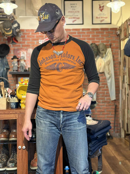 Toys McCoy "Johnson Motors" Cropped Raglan Tee